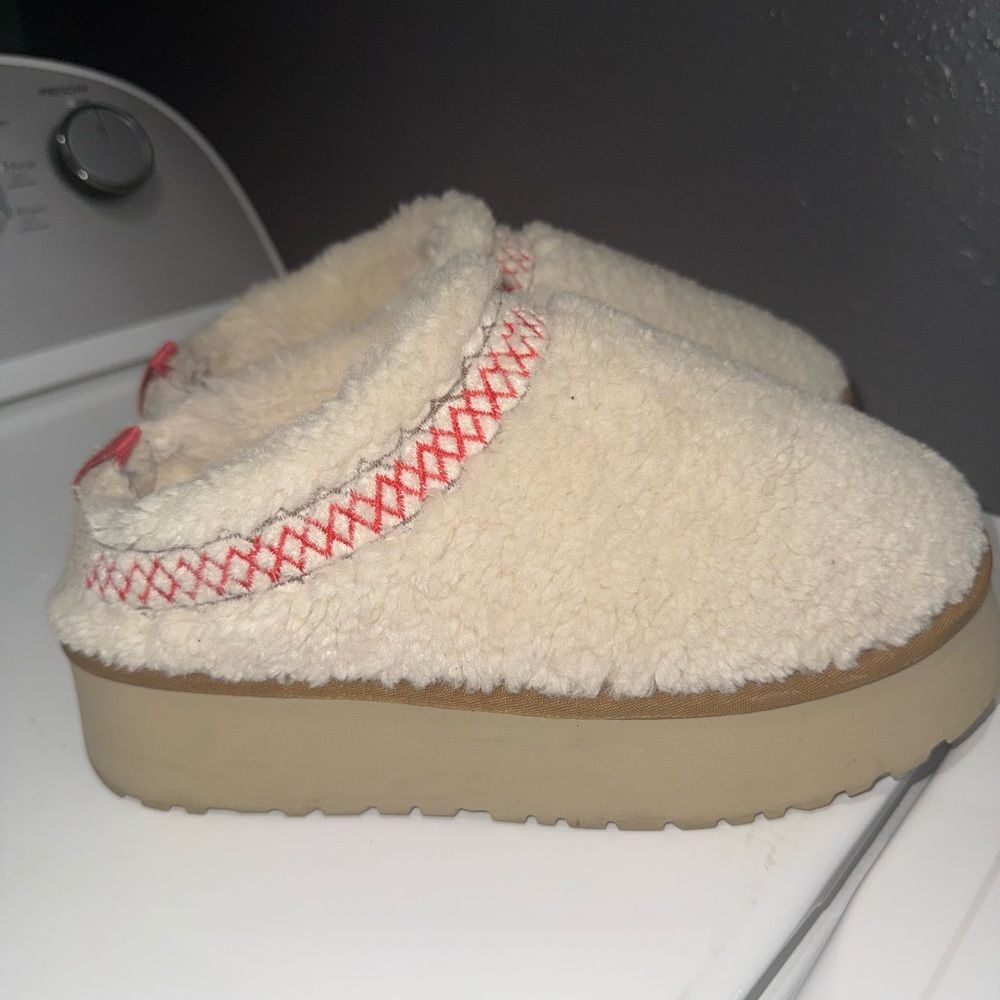 Inspire uggs Cozy Sherpa Slide Slippers in Cream with Coral Stitching 6.5